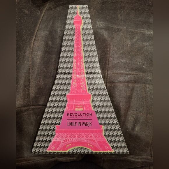 Revolution X Emily In Paris CITY of LOVE Eye Palette - Picture 5 of 8